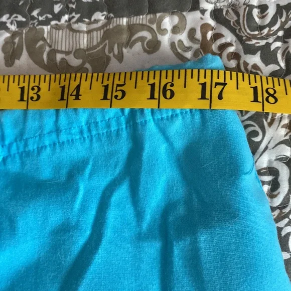 Lightweight Scrubs - Picture 3 of 12